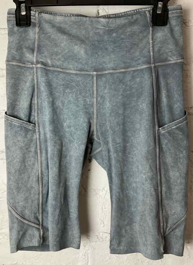 Lululemon Size 8 Gray Shorts