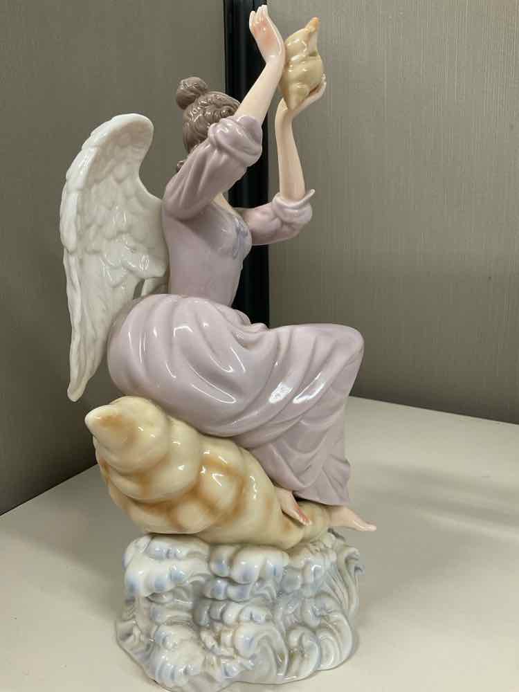 12" Porcelain Angel Grandeur Noel Christmas Collector's Edition 2002