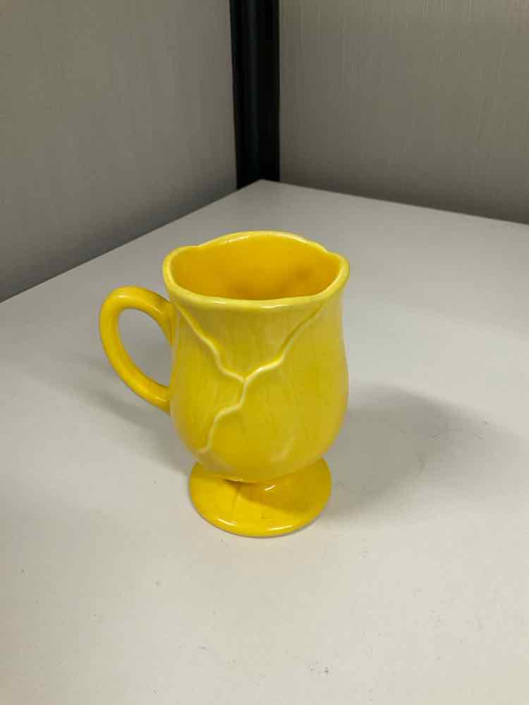 Set of 2 Vintage Metlox Poppytrail Canary Yellow Cups
