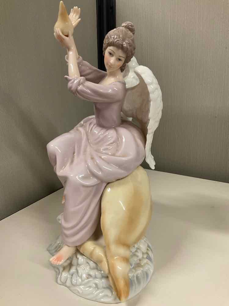 12" Porcelain Angel Grandeur Noel Christmas Collector's Edition 2002