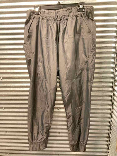 Under Armour Size M Gray Mens Bottoms