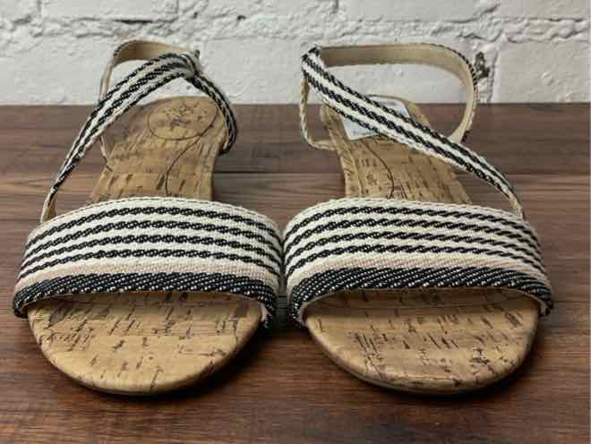 Bids & Dibs, Inc. 10 Multi-Color Sandals