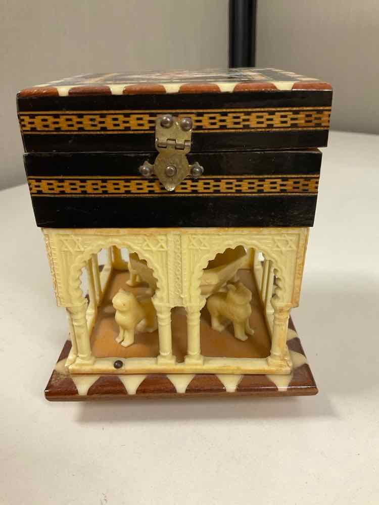 Alhambra Fountain and Palace Jewelry Music Box