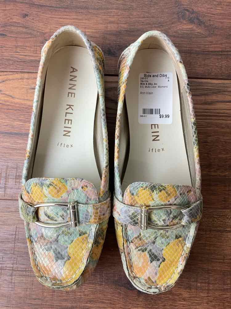 Bids & Dibs, Inc. 9.5 Multi-Color Slip-Ons