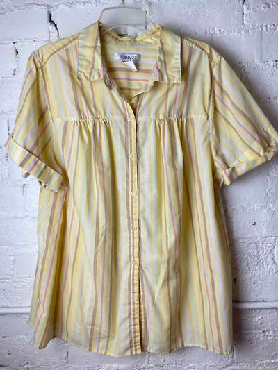 Bids & Dibs, Inc. Size 22 Yellow Short Sleeve