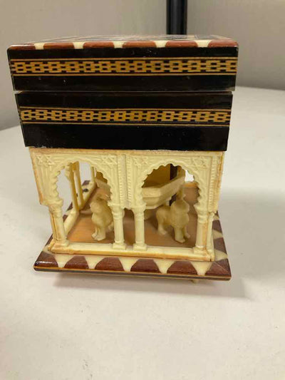 Alhambra Fountain and Palace Jewelry Music Box