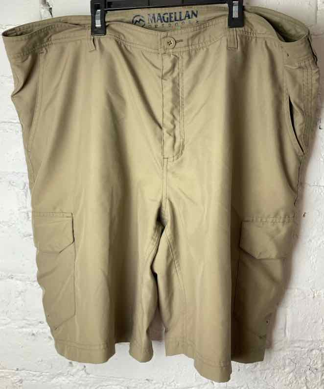 Bids & Dibs, Inc. Size Tan Shorts