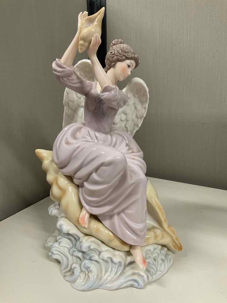 12" Porcelain Angel Grandeur Noel Christmas Collector's Edition 2002