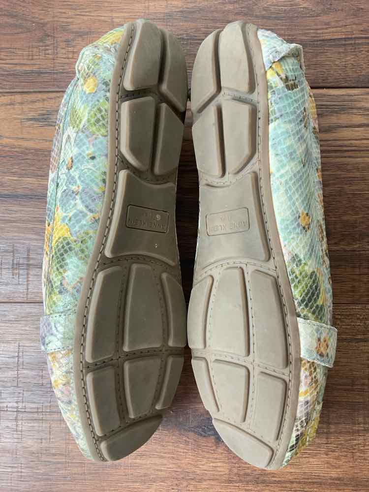 Bids & Dibs, Inc. 9.5 Multi-Color Slip-Ons