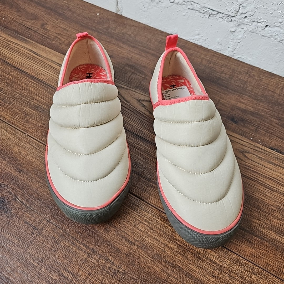 Hurley 8 Tan Slip-Ons